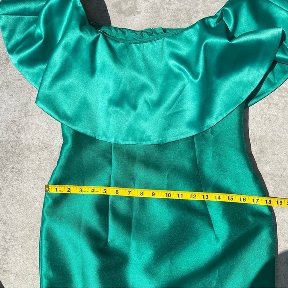 Adrianna Papell Women's Emerald Green
Off The Shoulder Mini Sheath Dress Size 6 - Picture 7 of 10